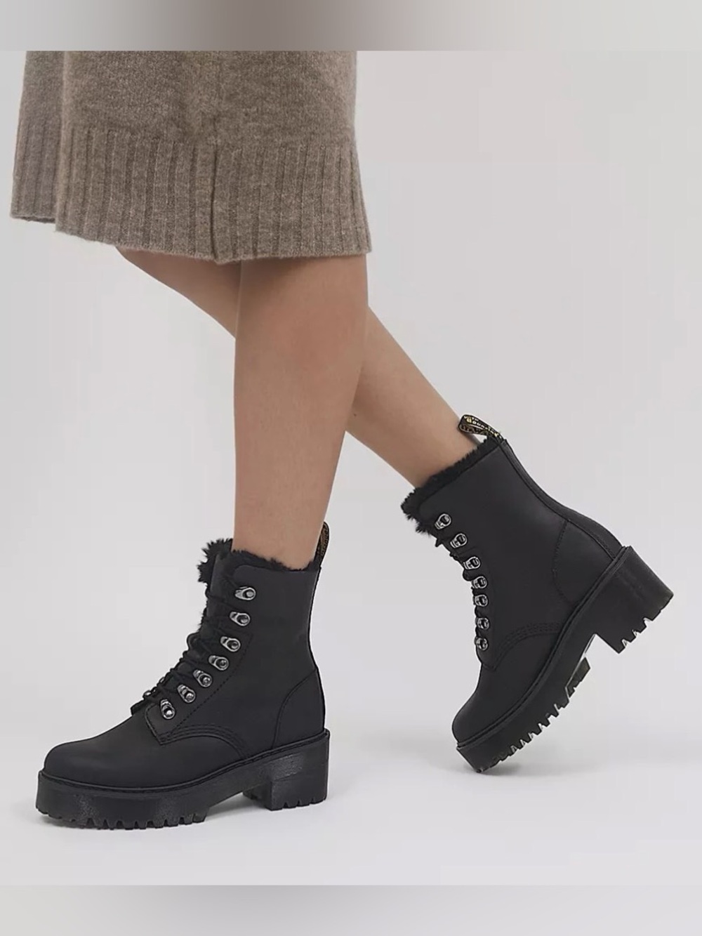 DR. MARTENS LEONA FUR LINED PLATFORM LEATHER BOOTS Black Lace-Up Winter Sz 9